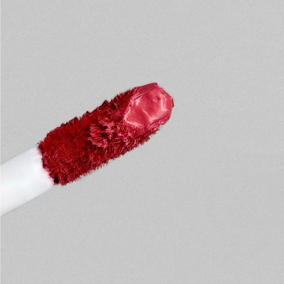 MATTE LIQUID LIPSTICK - Picture 2 of 2